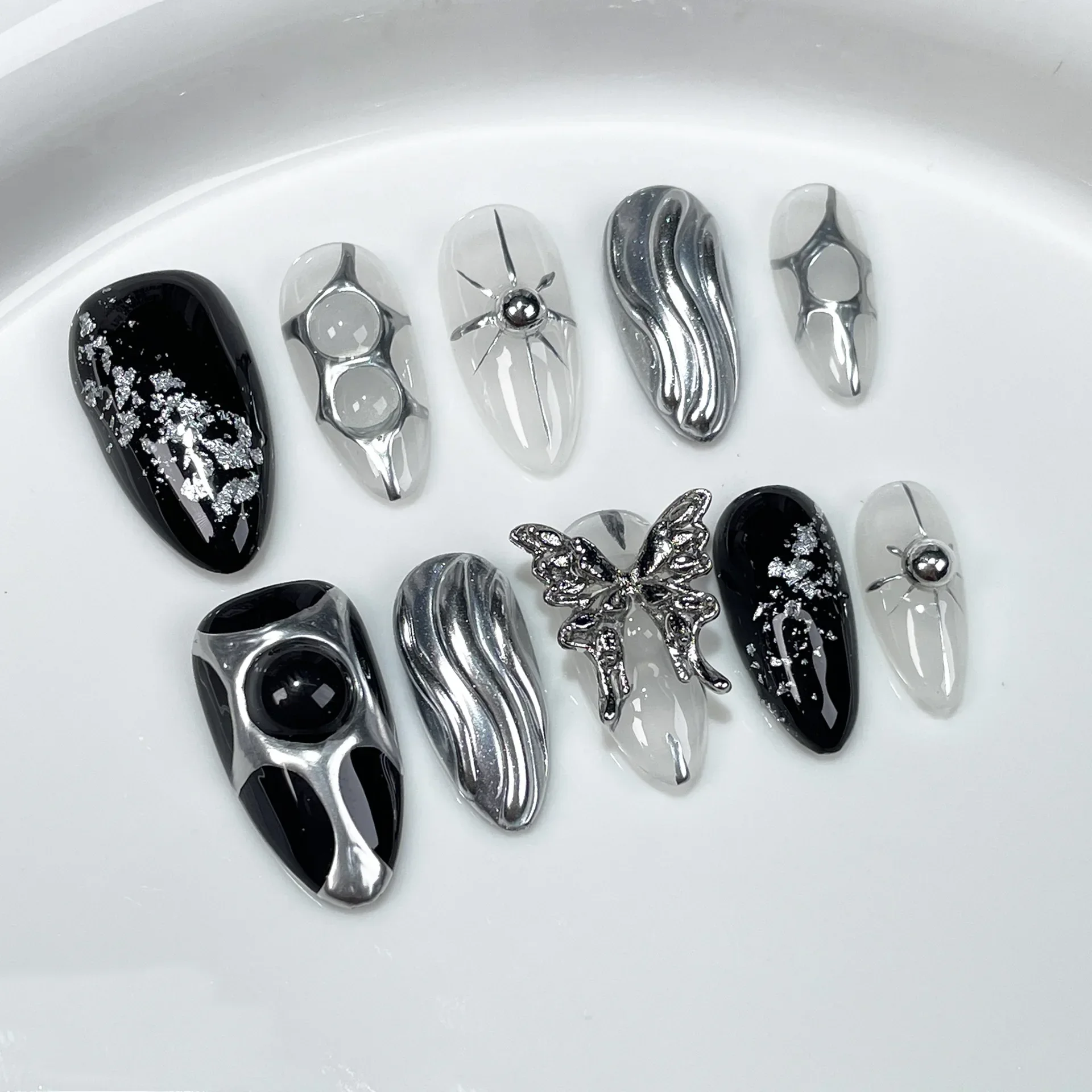 Nail Art Pink - เล็บปลอมสีดำเข้มดีไซน์ผีเสื้อโลหะ3มิติเล็บอัลมอนด์ปลอมฝาครอบเต็มรูปแบบสวมใส่ได้เคล็ดลับการทำเล็บ10ชิ้น
