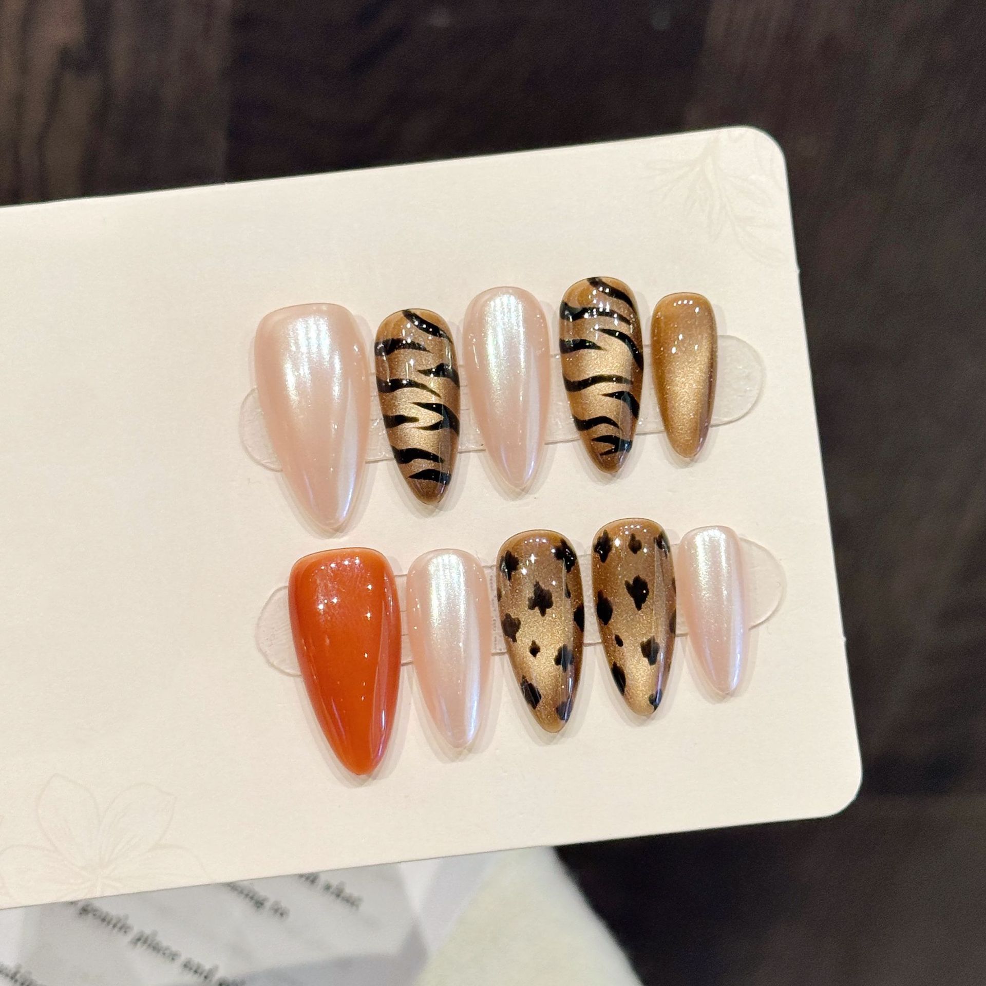 Nail Art Zebra Design - เล็บปลอมทำมือ 10 ชิ้น ลายอัลมอนด์ ลายตาแมว ลายเสือดาว