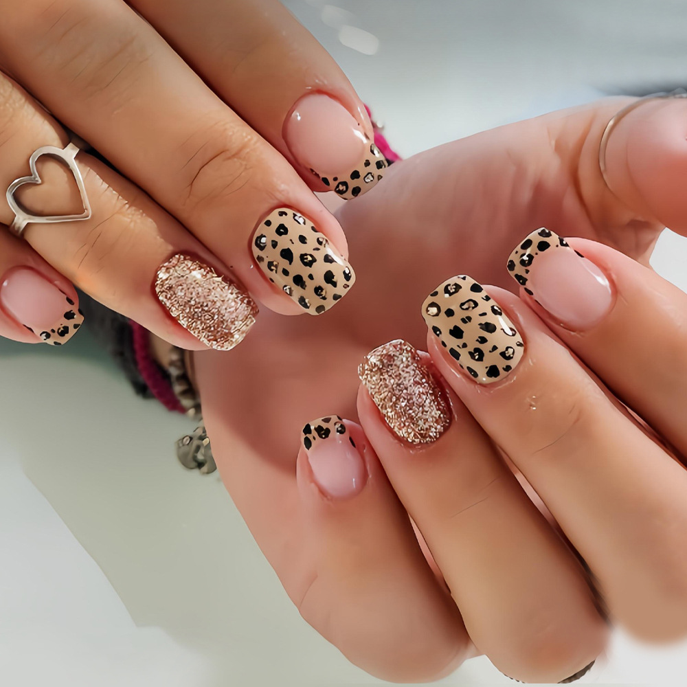 Nail Art Leopard - เล็บปลอมแบบสั้นยาวสำหรับผู้หญิงและเด็กผู้หญิง แฟชั่นลายเสือดาว สีดำ สีม่วง สีน้ำเงิน เงาหรือมีกลิตเตอร์