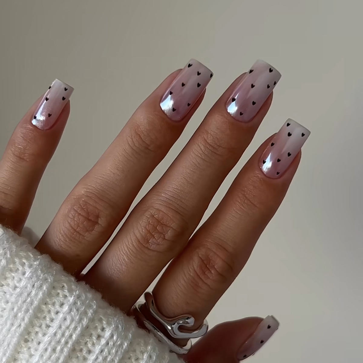 Nail Art Pink - เล็บปลอมแบบฝรั่งเศสสีชมพูขาวไล่เฉดแบบเรียบง่าย 24 ชิ้น ลายหัวใจแบบมันเงา สติ๊กเกอร์ติดเล็บสำหรับผู้หญิง