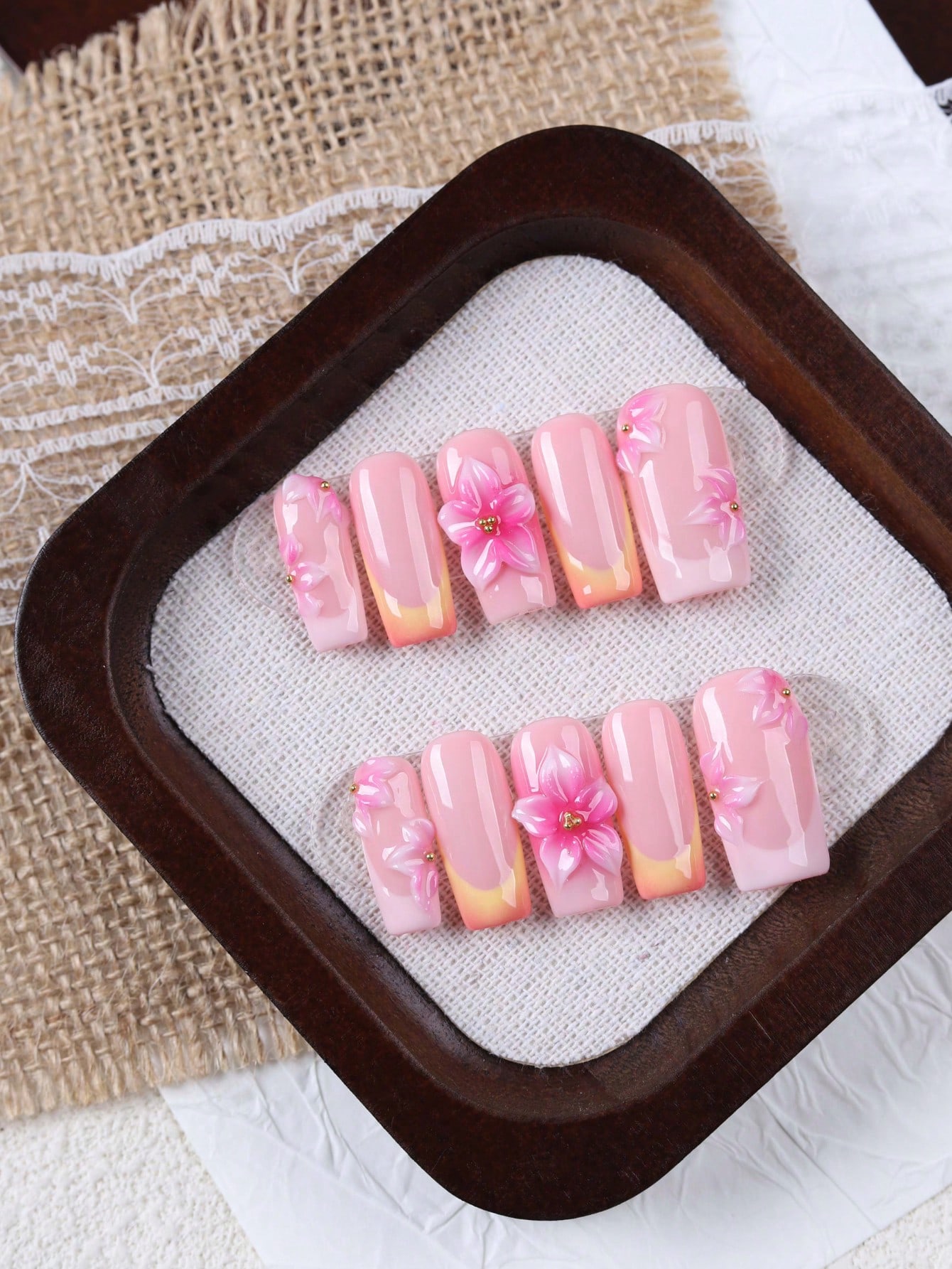 เล็บปลอมแบบกดติดทรงสี่เหลี่ยมผ - Nail Art Gold บทวิจารณ์และราคา