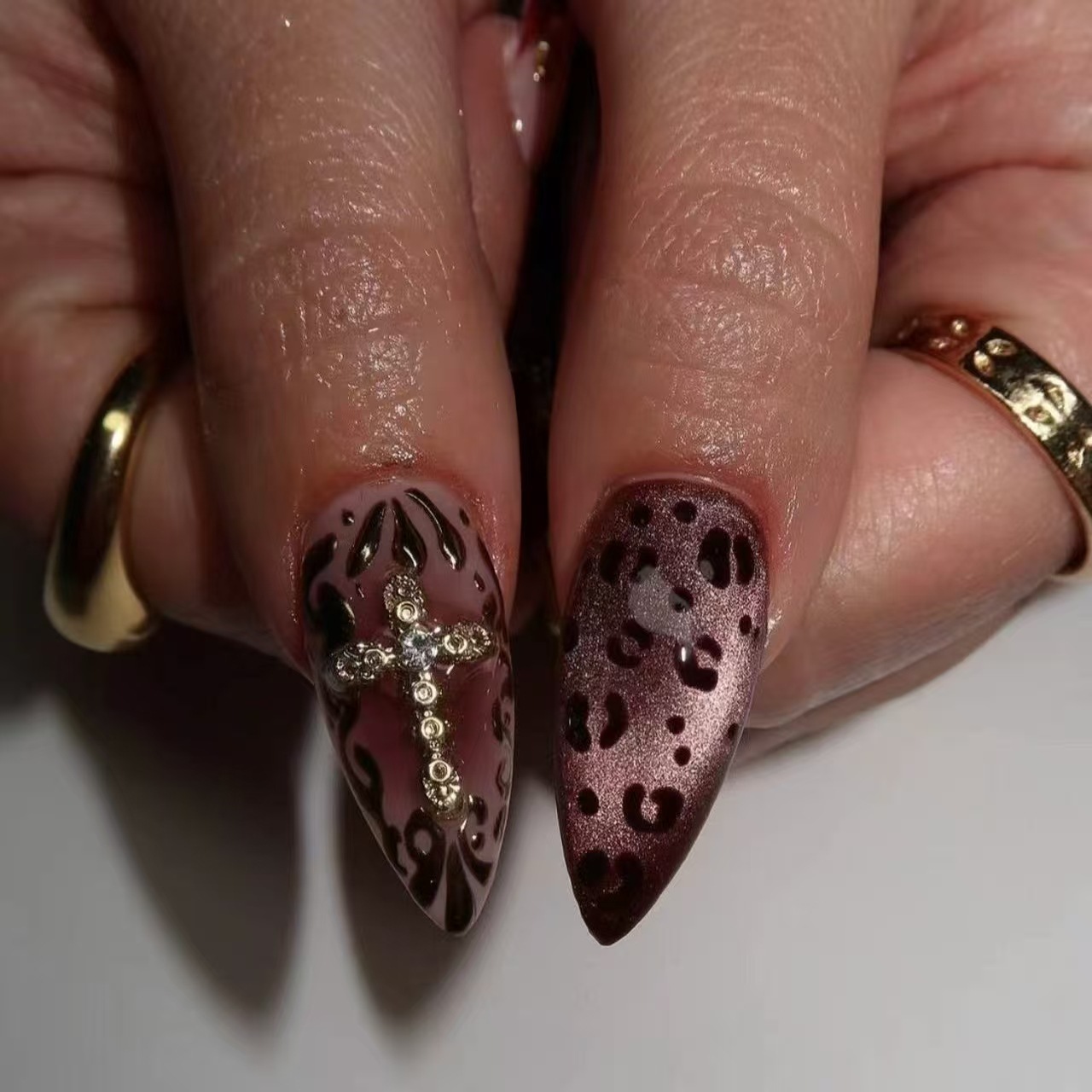 เล็บปลอมสีแดงน้ำตาลไล่เฉดพร้อม - Nail Art Leopard บทวิจารณ์และราคา