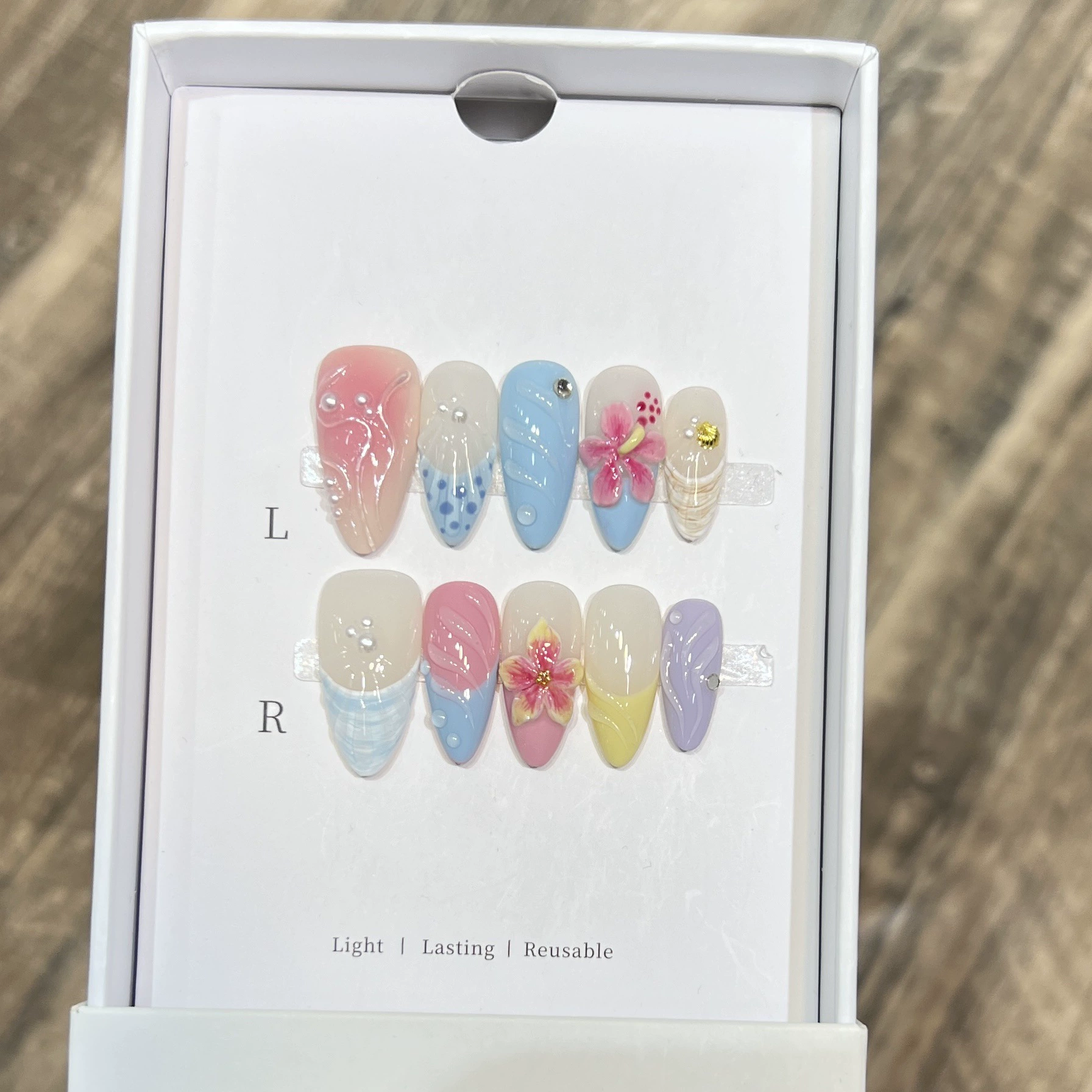 เล็บปลอมลายดอกไม้สไตล์ Summer  - Nail Art Gold บทวิจารณ์และราคา